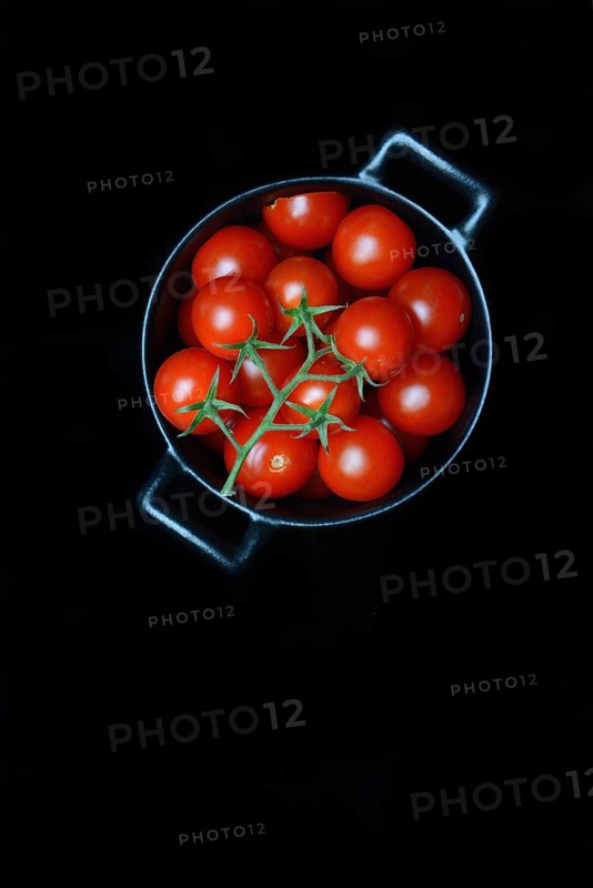 Cherry tomatoes in pots, cherry tomato, Solanum lycopersicum