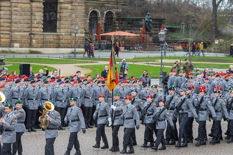 Public roll call of the Army Officers' School on Theatre Square: Bundeswehr honours and bids farewell to young soldiers, Dresden, Saxony, Germany, Europe