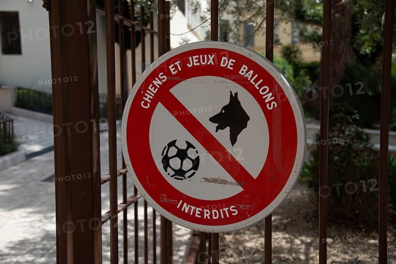 Sign: Dogs and ball games prohibited, Cannes, Provence-Alpes-Côte d'Azur, France, Europe