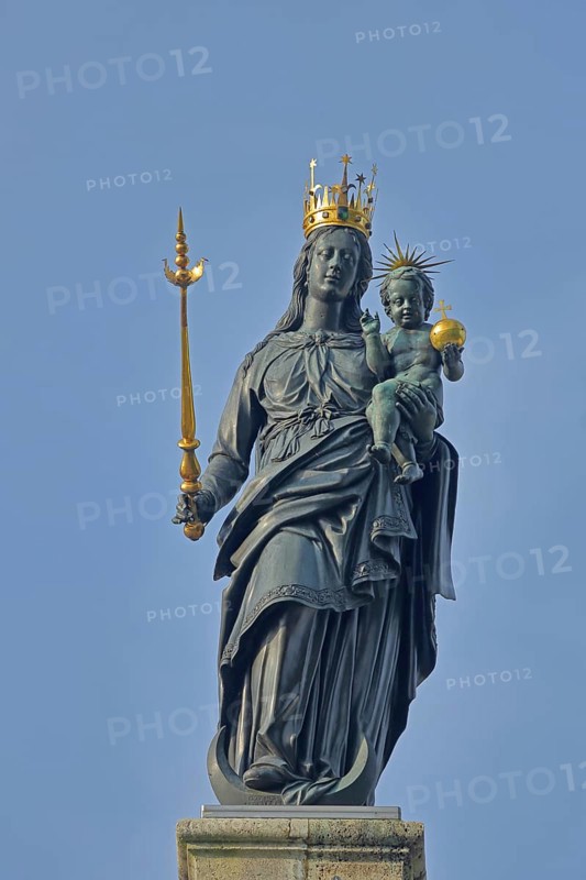 Madonna figure with golden crown, sceptre, baby Jesus, arm, hold, carry, free-standing, golden, orb, Marian column, confessional square, Constance, Obersee, Lake Constance, Lake Constance area, Baden-Württemberg, Germany, Europe
