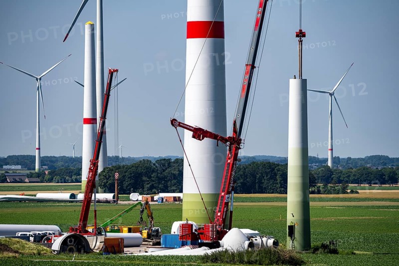 Repowering of a wind farm near Issum, here the dismantling of the tower, 9 older wind turbines from the manufacturer Enercon (model series E-58) will be dismantled, which have been in operation for over two decades, will be replaced by a total of four Enercon E-160 turbines, under construction, with a total output of 22 megawatts, Lower Rhine, North Rhine-Westphalia, Germany, Europe