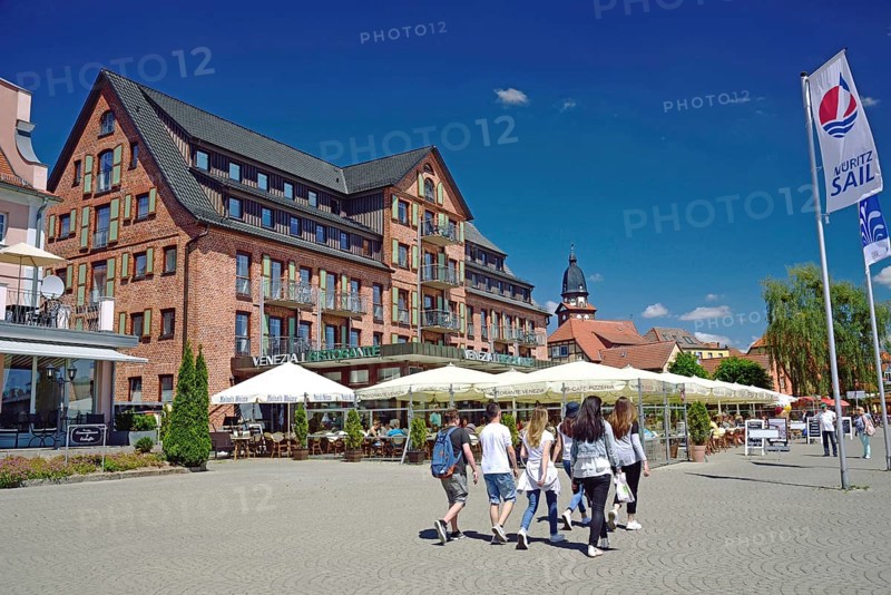 Europe, Germany, Mecklenburg-Western Pomerania, Waren an der Müritz, Flanierufer an der Binnenmüritz, Waren an der Müritz, Mecklenburg-Western Pomerania, Germany, Europe