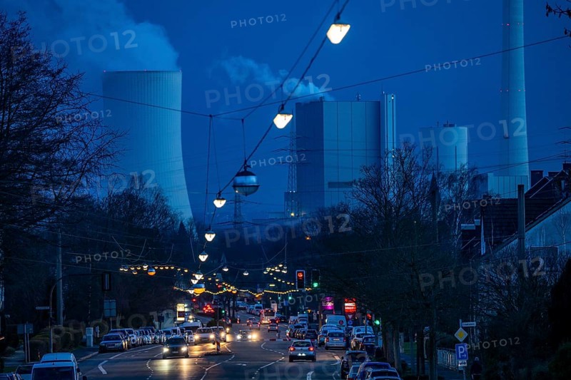 Cooling tower of the Herne combined heat and power plant, STEAG, 130 metres high, view along Westfalenstraße in Recklinghausen, to the south, North Rhine-Westphalia, Germany, Europe