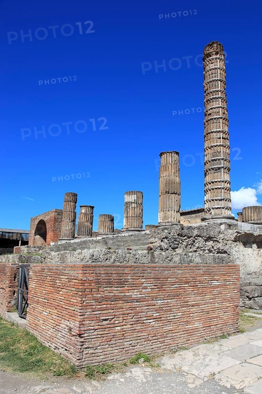 Tempio di giove, The Temple of Jupiter, Capitolium or Temple of the Capitoline Triad, Pompeii, ancient city in Campania on the Gulf of Naples, buried during the eruption of Mount Vesuvius in 79 AD, Italy, Europe