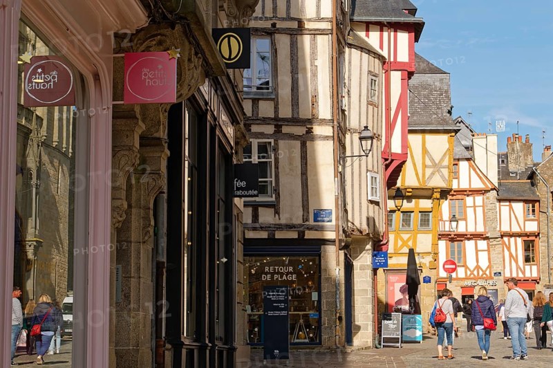 Shops and half-timbered houses on Rue de la Monnaie in the old town of Vannes, Brittany. Vannes, Morbihan, France, Europe