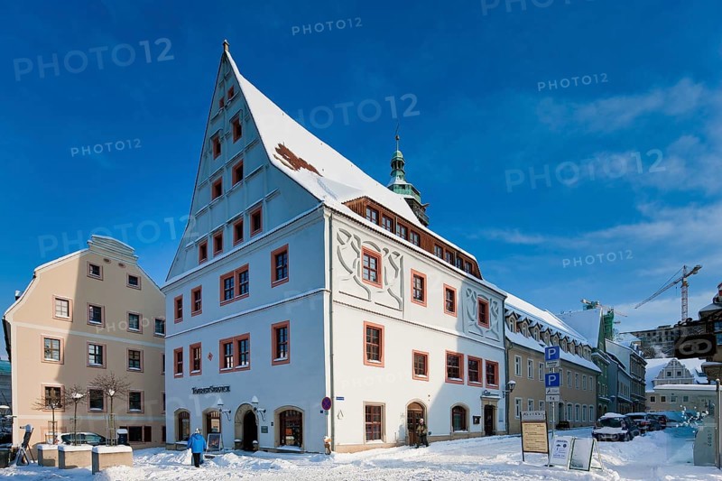 Pirna is a large district town and the administrative seat of the Sächsische Schweiz-Osterzgebirge district and the Pirna administrative community in the Free State of Saxony, Dresden administrative district. It is considered the gateway to Saxon Switzerland