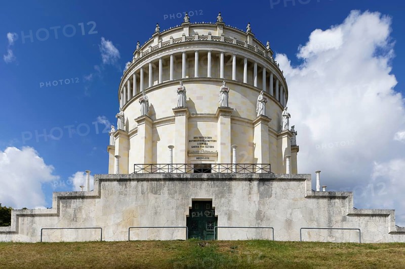 Portal, entrance, monument Befreiungshalle Kehlheim, round hall with dome, 45 m high, 29 m diameter, classicism, built 1842 to 1863 by Friedrich von Gärtner and Leo von Klenze, Michelsberg, Kelheim, Lower Bavaria, Bavaria, Germany, Europe