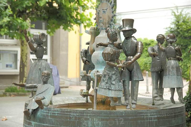 Sculpture Spa Fountain by Bonifatius Stirnberg 1980, Fountain, Clothing, Biedermeier, Rueil Malmaison Square, Bad Soden, Taunus, Hesse, Germany, Europe