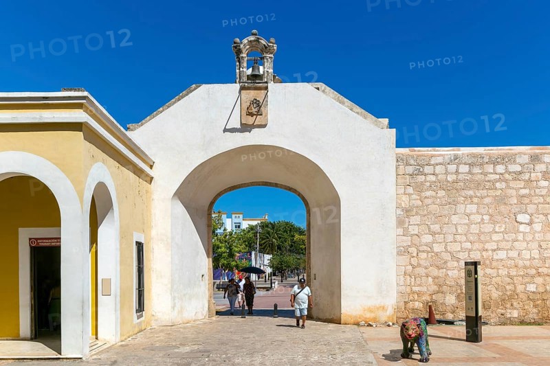 Puerta de Mar walled gateway into historic old town, Campeche city, Campeche State, Mexico, Central America