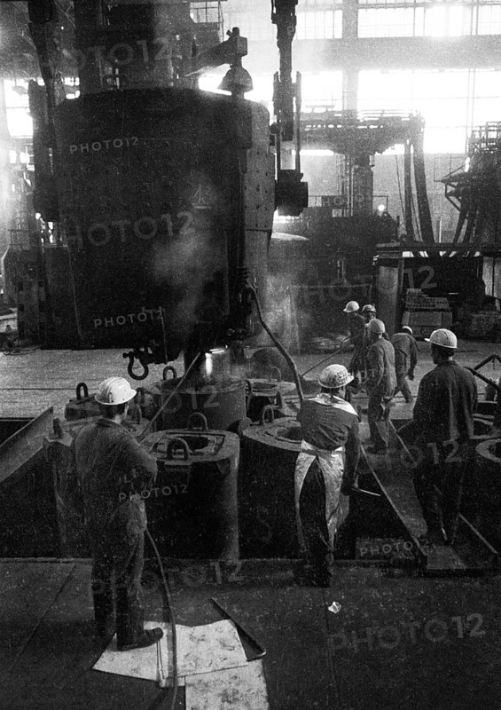 The work of the steelworkers, like here on 31 August 1971 at the Mannesmann-Huettenwerke in Duisburg, is a hard job, Germany, Europe