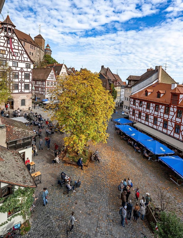 Square at the Tiergärtnertor with half-timbered houses, Pilatus House, at the Kaiserburg, in autumn, Old Town, Nuremberg, Middle Franconia, Bavaria, Germany, Europe
