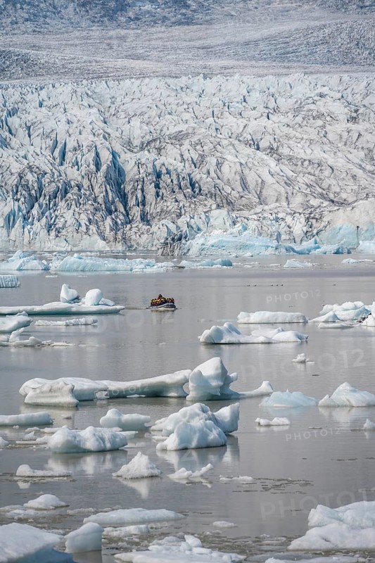 Boats with tourists in the glacier lagoon, ice lagoon Fjallsárlón, ice floes in front of glacier Fjallsjökull, Vatnajökull, Hornafjörður, Iceland, Europe