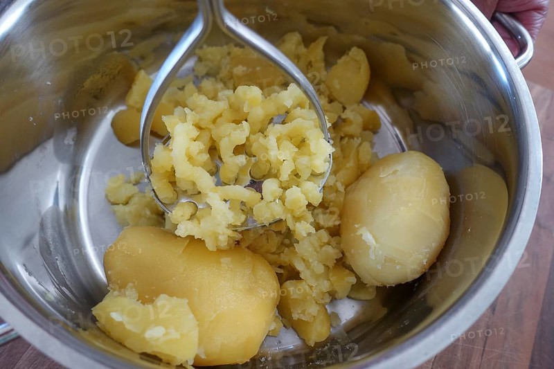 German cuisine, preparation of potatoes for sauerbraten with mashed potatoes, potato masher, potato ricer, main course, pot, grandmother's kitchen, regional, home cooking, traditional cuisine reinterpreted, food photography, studio, Germany, Europe