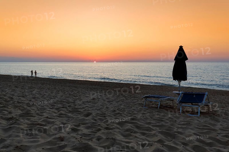Two tourists, couple enjoying sunset at the sea, sandy beach, backlight, Spiaggia di Scivu, Arbus, Costa Verde, Sud Sardegna, Sardinia, Italy, Europe
