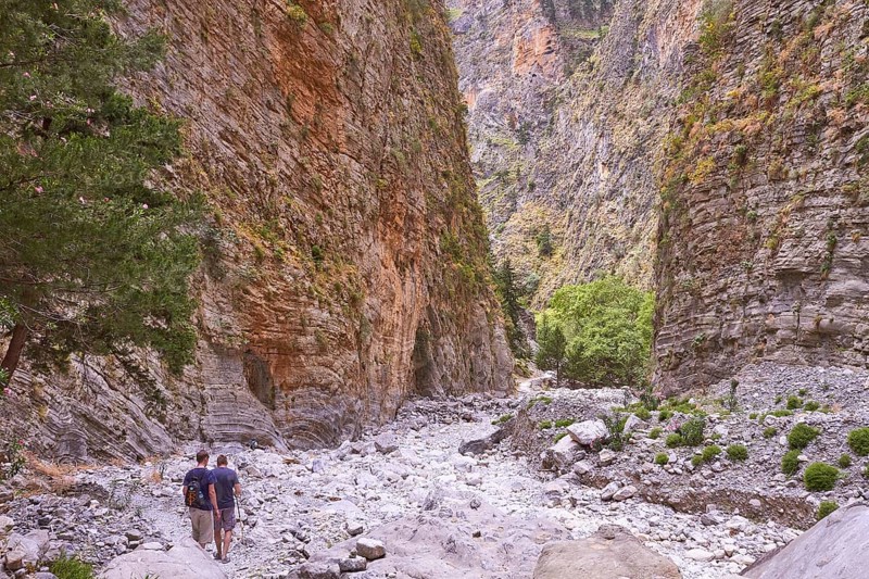 Narrow, hiking trail, two hikers from behind, Samaria Gorge, Samaria, gorge, national park, Omalos, Lefka Ori, White Mountains, West Crete, island of Crete, Greece, Europe
