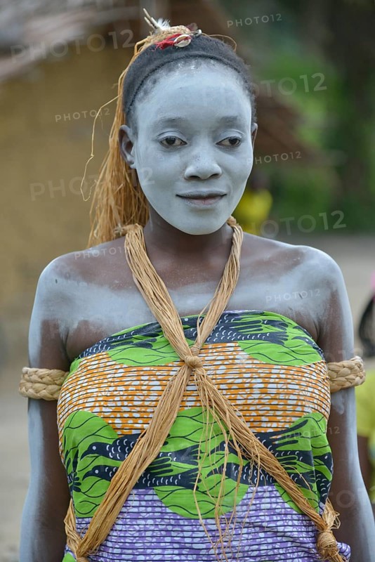 Sick woman during a healing dance, healing ceremony, Nkala, Bandundu Province, Democratic Republic of the Congo