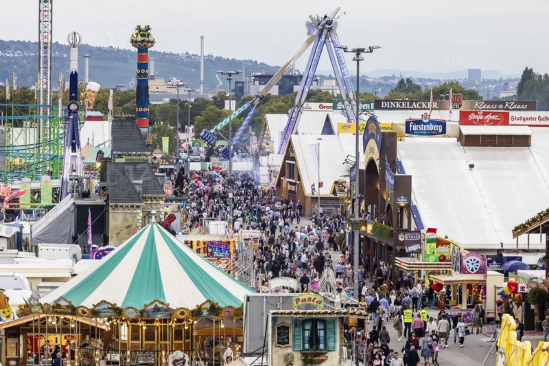 Stuttgart Folk Festival at the Cannstatter Wasen. Around 260 showmen provide a great atmosphere at the traditional festival, Stuttgart, Baden-Württemberg, Germany, Europe