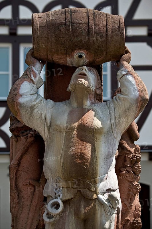 Hattsteinbrunnen on the Plötze, known as the Säuferbrunnen, dedicated to Friedrich von Hattstein, artist Karl Matthaeus Winter, Limburg an der Lahn, Hesse, Germany, Europe
