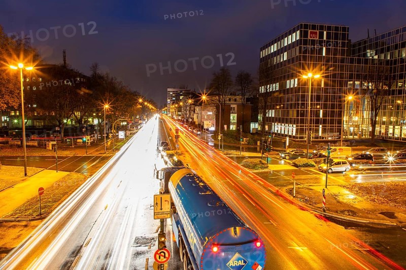 Bundesstrasse B224, Alfredstrasse, in Essen Rüttenscheid, evening rush hour traffic, this area would also be affected by a diesel driving ban, Essen, North Rhine-Westphalia, Germany, Europe