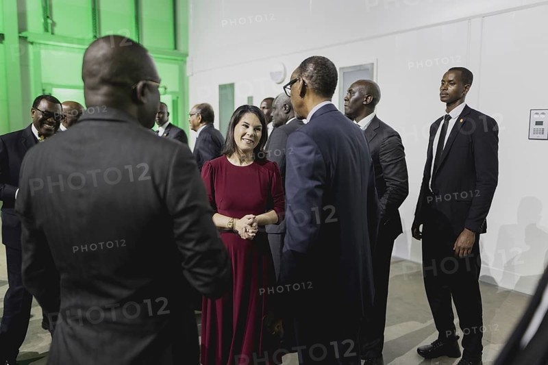 Annalena Baerbock (Buendnis 90 Die Gruenen), Bundesaussenministerin, aufgenommen im Rahmen der Einweihungszeremonie fuer die Produktionsstaette fuer mRNA-Impfstoffe der Firma Biontech in Kigali, 18.12.2023. Baerbock reist nach Ruanda fuer bilaterale Gesp