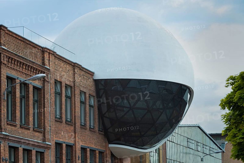 The Oscar Niemeyer Sphere was completed at the end of June 2020 as a factory canteen on the site of the Leipzig Kirow Werke and inaugurated on 03.07.2020. The Sphere was designed by Oscar Niemeyer in 2011