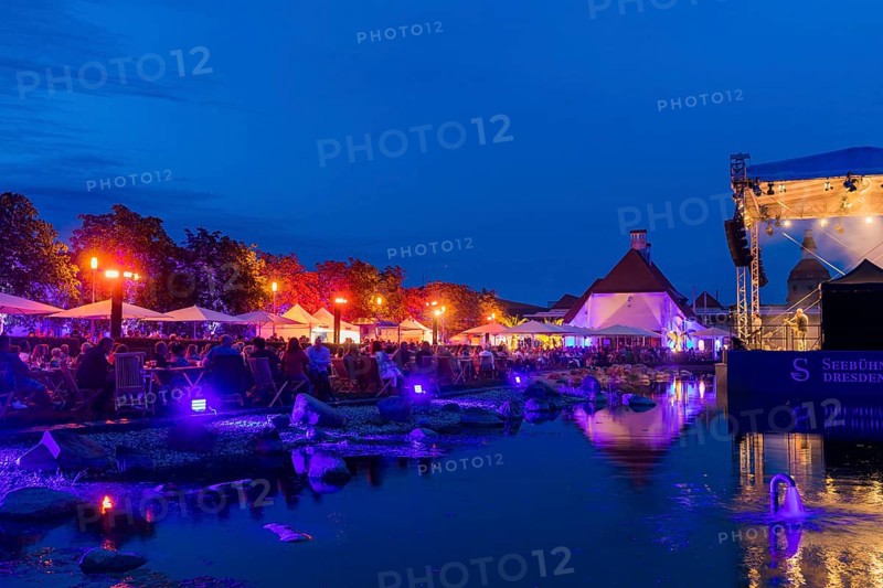 The Seebühne Dresden a new place for art, culture and enjoyment. On the Seebühne in the Ostra-Areal, the exclusive location, there were four concerts with great artists., Jan Josef Liefers with his band RADIO DORIA