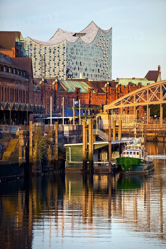 Customs canal with the ship of the Customs Museum of the Kornhaus Bridge and the Elbphilarmonie, Hamburg, Germany, Europe