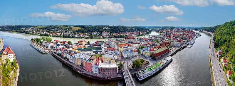 Left Veste Niederhaus, in front Danube with Prinzregent Luitpoldbrücke, behind Old Town Passau, behind Innstadt, aerial view, Dreiflüssestadt Passau, independent university town, administrative district Lower Bavaria, Eastern Bavaria, Bavaria, Germany, Europe