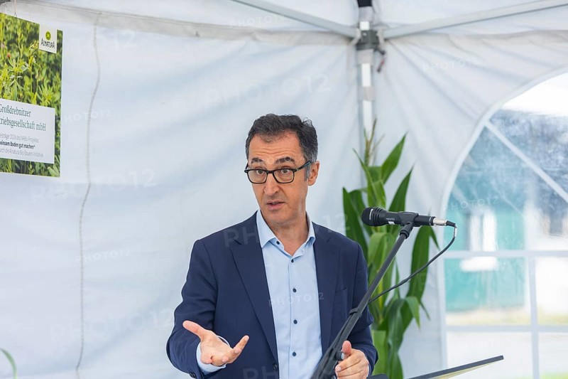 Federal Minister of Food and Agriculture, Cem Özdemir, visits Großdrebnitzer Agrarbetriebsges. mbH together with Saxony's Minister of Agriculture, Wolfram Günther