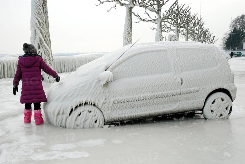Car covered with ice, ice sheet, ice shield, Lake Geneva, Versoix, Canton Geneva, Switzerland, Europe