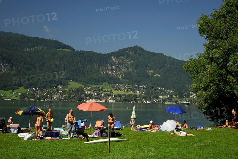 Bathers at Lake Wolfgang, near St. Gilgen, Salzkammergut, Austria, Europe