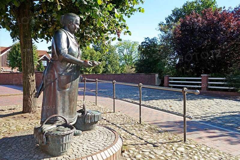 Sculpture Tant Dientje, Fishing and Ferry Harbour, Ditzum, Sculpture Uwe Hantke, Ihrhove-Westoverledingen, East Frisia, Lower Saxony, Germany, Europe