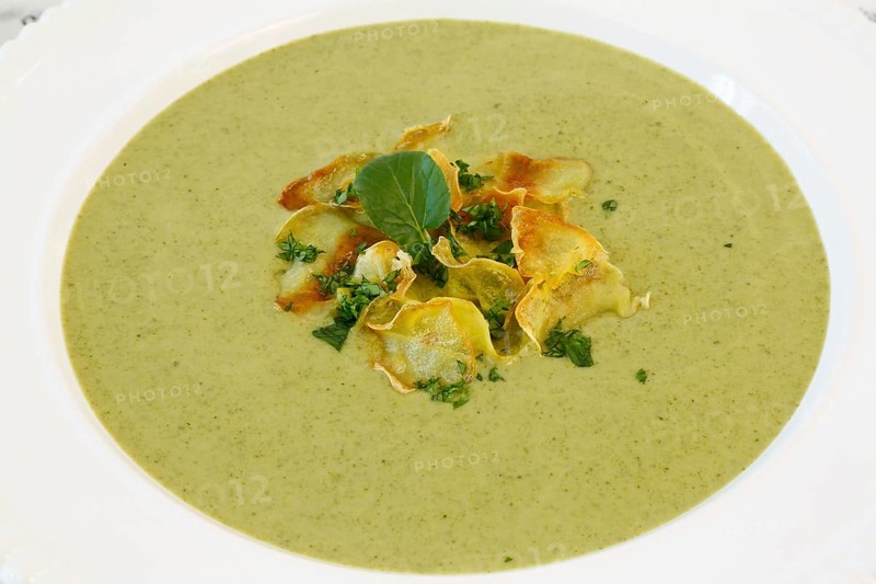 Swabian cuisine, cress soup with crisps, cress, plate with green cream soup, soup plate, garnished with herbs, hearty soup, vegetarian, healthy, salty, cooking, typical Swabian reinterpreted, traditional cuisine, food photography, studio, Germany, Europe