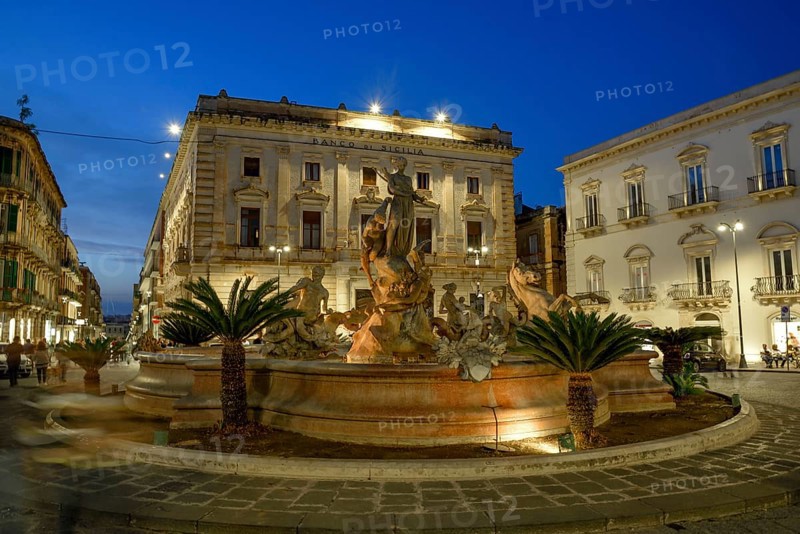 Fontana di Diana, Diana Fountain, Ortigia Island, Syracuse, Province of Syracuse, Sicily, Italy, Europe