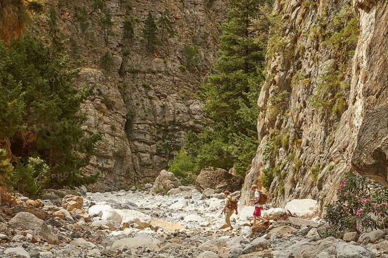 Hiking trail, two hikers with backpacks from behind, Samaria Gorge, Samaria, gorge, national park, Omalos, Lefka Ori, White Mountains, West Crete, island of Crete, Greece, Europe