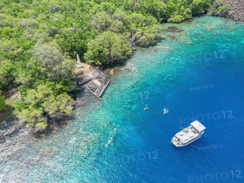 Aerial view of the Captain James Cook Monument, Captain Cook Monument Trail, Kealakekua Bay State Historical Park, Big Island, Hawaii, USA, North America