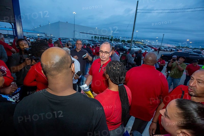 Sterling Heights, Michigan USA, 12 July 2023, United Auto Workers President Shawn Fain began contract bargaining with Ford, General Motors, and Stellantis by visiting workers at the gates of Stellantis' Sterling Heights Assembly Plant.
