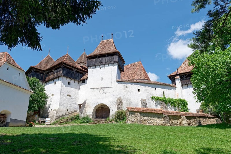 The Protestant Church Church Castle Deutsch-Weisskirch, Biserica Evanghelica C.A. Fortificata Viscri, in Transylvania. The church is a fortified church, built with a wall like a fortress and with embrasures for defensive purposes. It is a UNESCO World Heritage Site. Deutsch-Weißkirch, Brasov County, Transylvania, Romania, Southeast Europe, Europe
