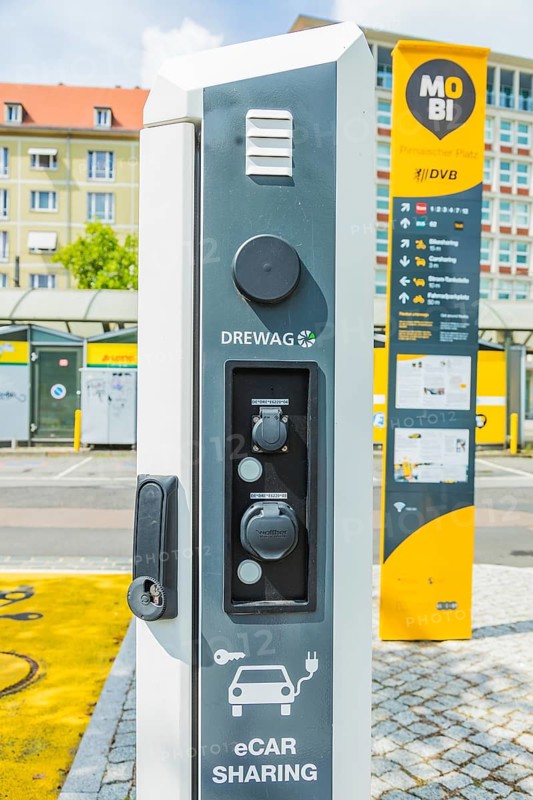 MOBI bundles the urban and environmentally friendly mobility options of trams, buses, rental bikes and cars as well as charging points for e-cars and, for the first time, e-bikes in one place, thus enabling fast transfers between different modes of transport