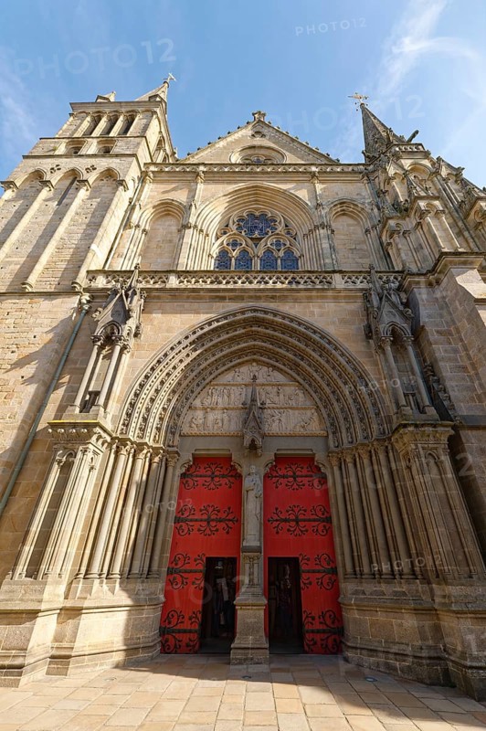 Portal of the Roman Catholic Cathedral of Saint-Pierre de Vannes in the old town of Vannes, Brittany. Vannes, Morbihan, France, Europe