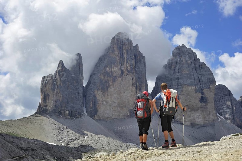 Couple mountain walkers admiring the Tre Cime di Lavaredo, Drei Zinnen, Dolomites, Italy, Europe