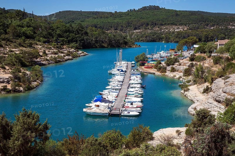 Boats in the boat harbour in Esparron-de-Verdon, Lac d Esparron, Provence-Alpes-Côte d'Azur, Provence, France, Europe