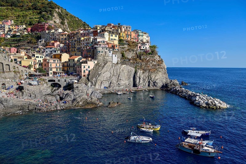 Fishing village of Manarola, district of Riomaggiore, Cinque Terre, province of La Spezia, Liguria, Italy, Europe