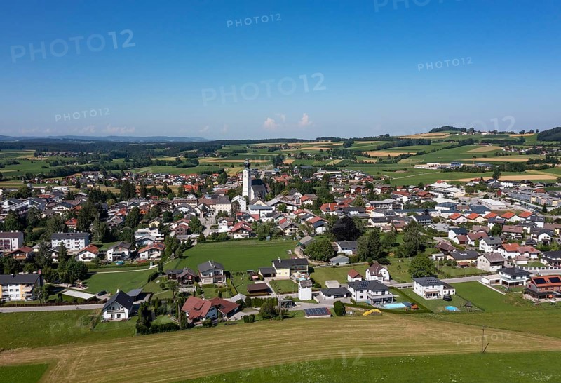 Drone shot, panorama shot, agricultural landscape, Sankt Georgen im Attergau, Salzkammergut, Hausruckviertel, Upper Austria, Austria, Europe