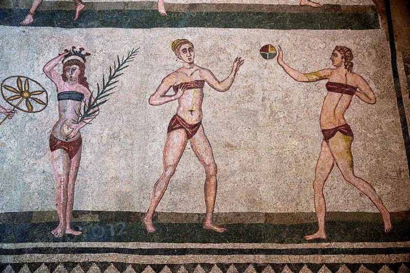 Floor mosaic of three women in bikini, Hall of the Bikini Girls, Villa Romana del Casale, Roman villa from the 4th century AD, Piazza Armerina, Province of Enna, Sicily, Italy, Europe