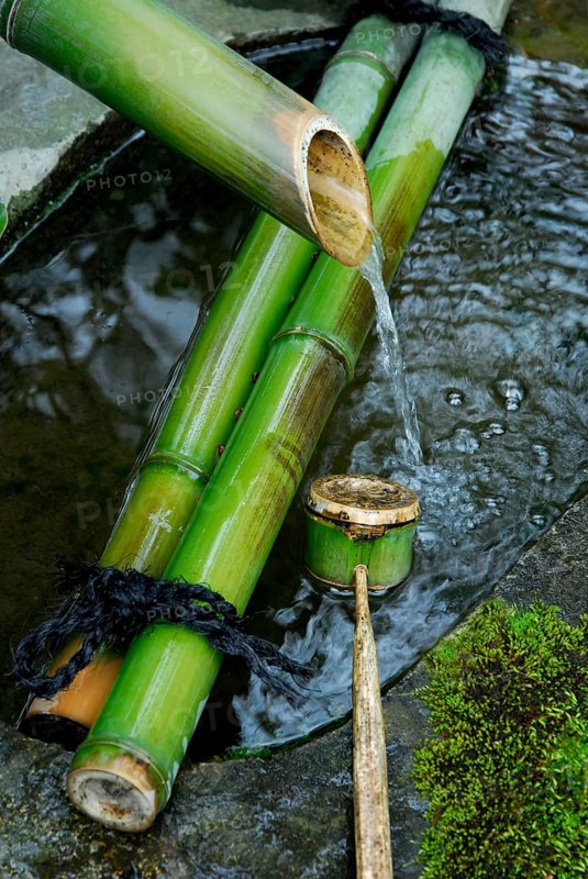 Fountain and bamboo ladle, Ryoanji, Ryoan-ji temple, Kyoto, Japan, Asia