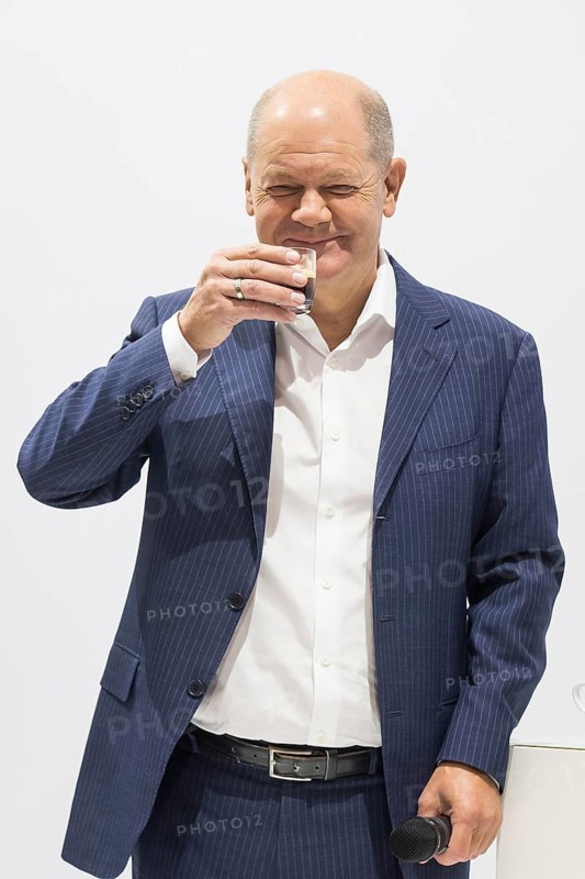 Olaf Scholz (Chancellor of the Federal Republic of Germany, SPD) drinks an espresso during a press tour of the IFA (Internationale Funkausstellung) exhibition at the trade fair grounds, Berlin, 06/09/2024