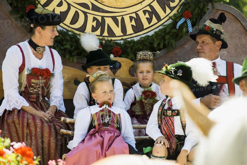 Traditional traditional costume parade, Garmisch-Partenkirchen, Werdenfelser Land, Upper Bavaria, Bavaria, Germany, Europe
