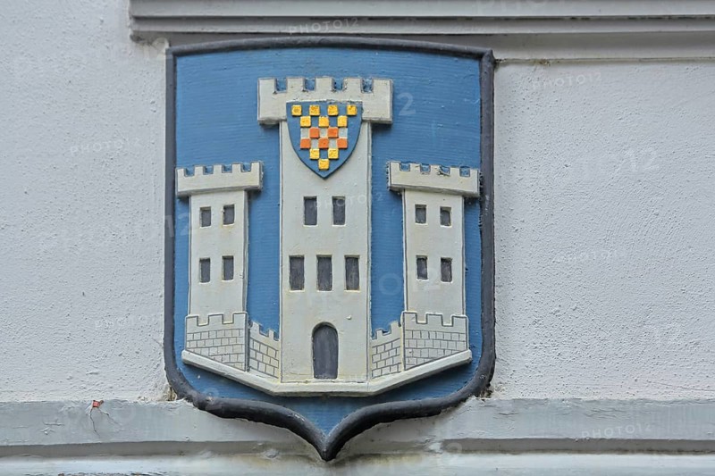 City coat of arms on the former town hall, former, three, towers, fish market, old town, Limburg, Hesse, Germany, Europe