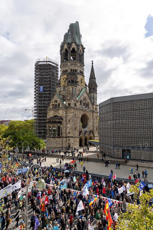 Participants in front of the Memorial Church at the Die Waffen nieder demonstration on Breitscheidplatz in Berlin. The event is directed against all wars and calls for an immediate stop to all arms deliveries. Berlin, 03.10.2024